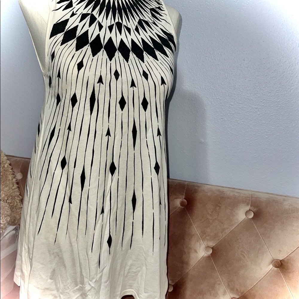 EUC Billabong oversized Tank With Flare Bottom & Geometric Design Pattern